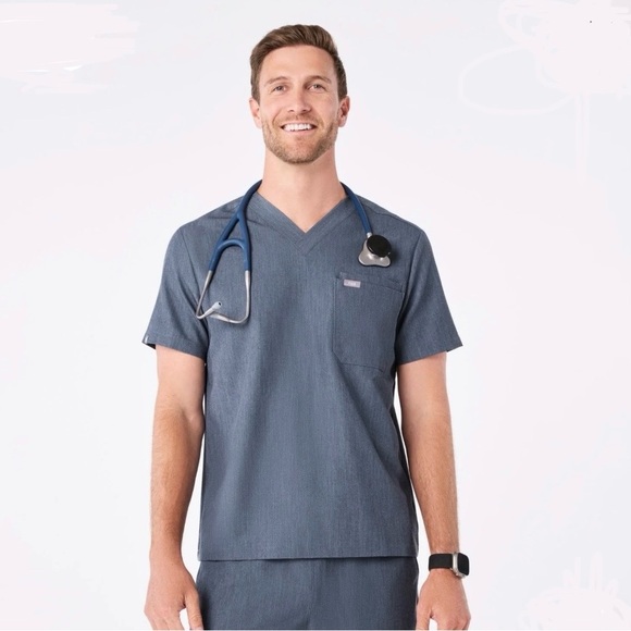 FIGS Men’s Heather Denim Leon Three Pocket Scrub Top SIZE LARGE - Picture 1 of 10